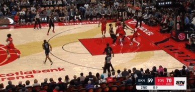 手机客户端-时间刚刚好！萨拉夫自投自抢轻轻一点打进半场压哨两分